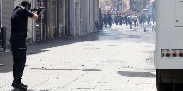 'GAZ BOMBASI DİREKT BERKİN'E ÇARPTI”