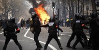 FRANSA'da EMEKLİLİK PROTESTOSU